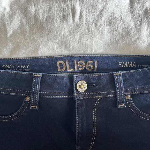 DL1961 Emma Leggings Dark Wash Skinny Jeans Size 26, Premium Denim Jegging, EUC - Picture 3 of 15